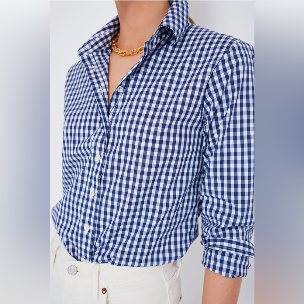 Untuckit women’s navy long sleeve shirt